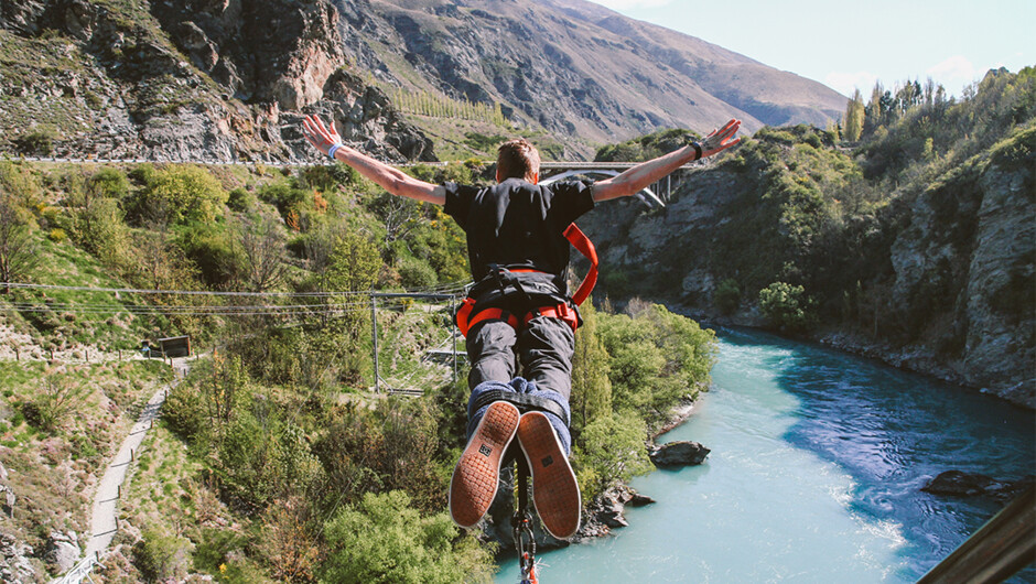 How to overcome fear when bungy jumping: Crew Tips