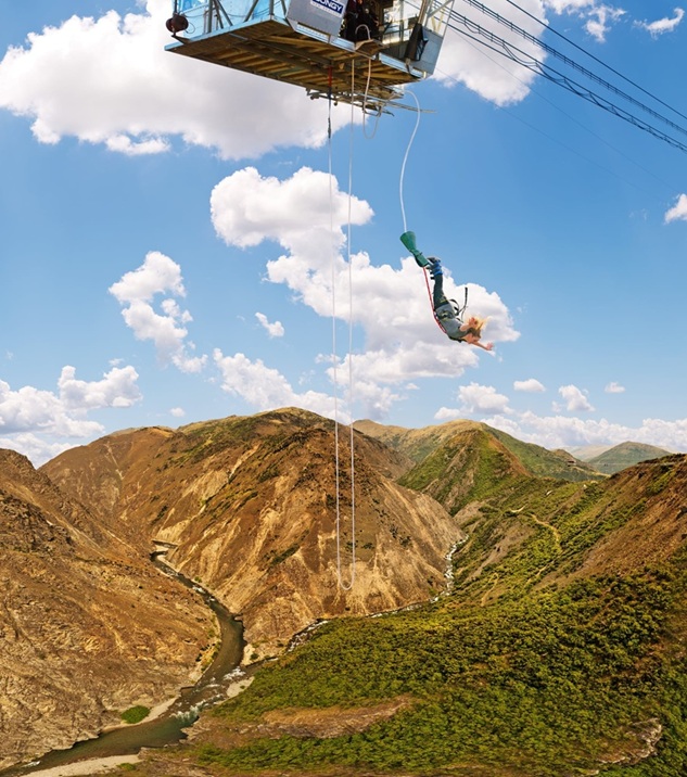 Bungy jumping at Nevis platform